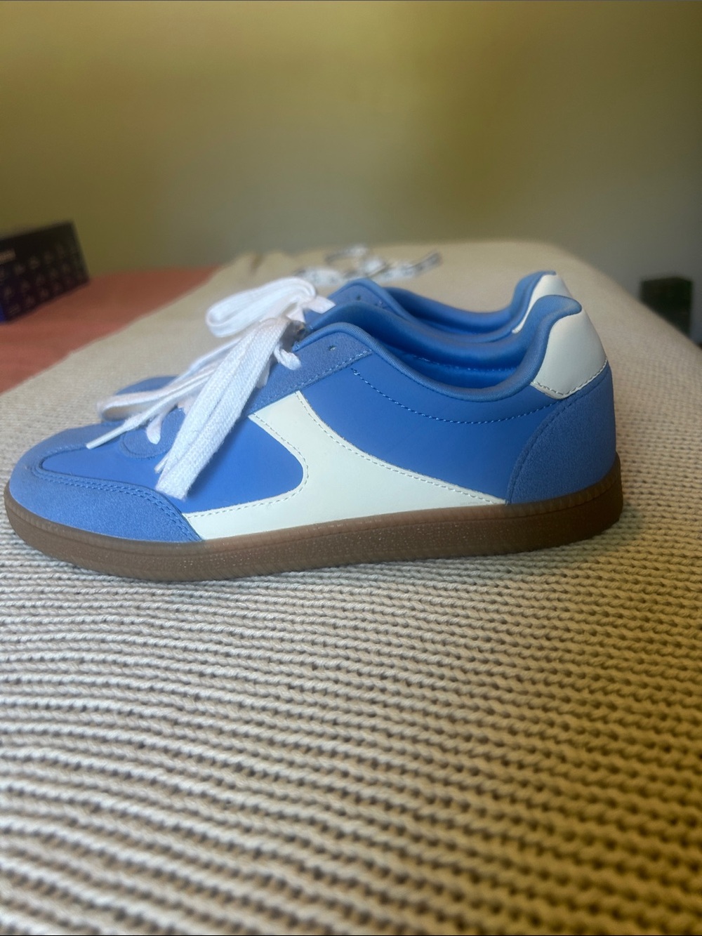 No Boundaries Blue and White Retro Lace-Up Sneakers - Size 8.5